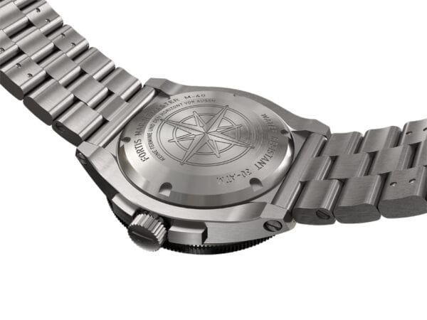 FORTIS Marinemaster M-40 Serenity Blue auf Block Bracelet F.812.0004