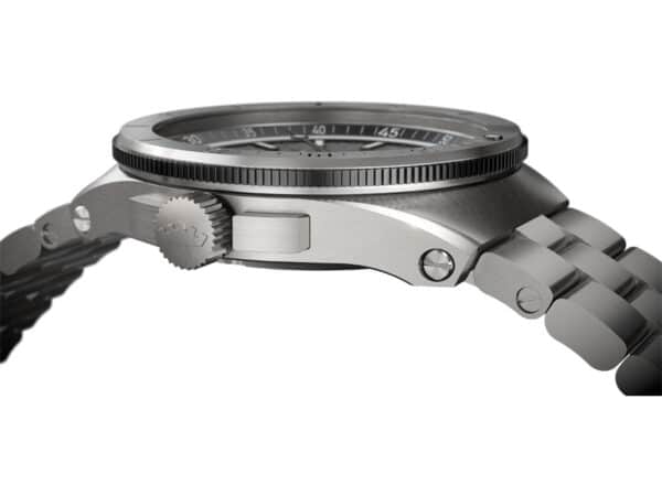 FORTIS Marinemaster M-40 Rockstone Gray auf Block Bracelet F.812.0006