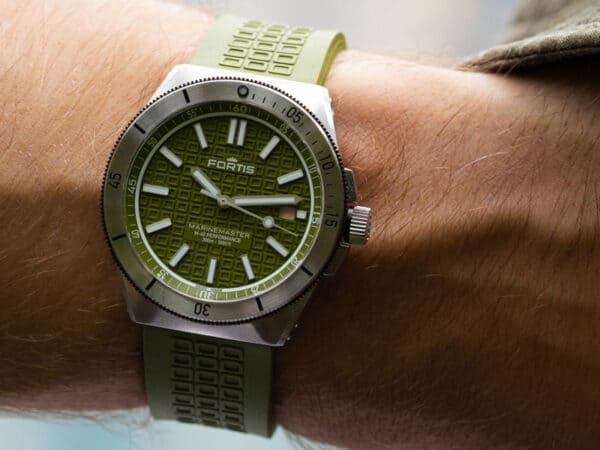 FORTIS Marinemaster M-40 Woodpecker Green auf Horizon Strap F.812.0007