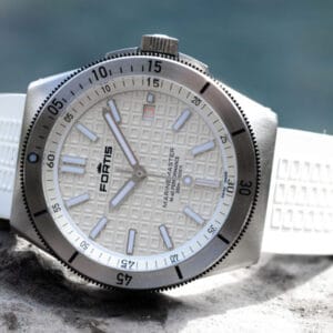 FORTIS Marinemaster M-40 Snow White auf Horizon Strap F.812.0009