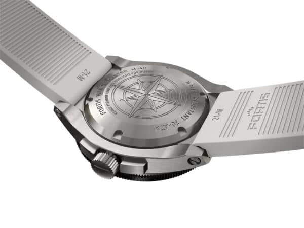 FORTIS Marinemaster M-40 Snow White auf Horizon Strap F.812.0009