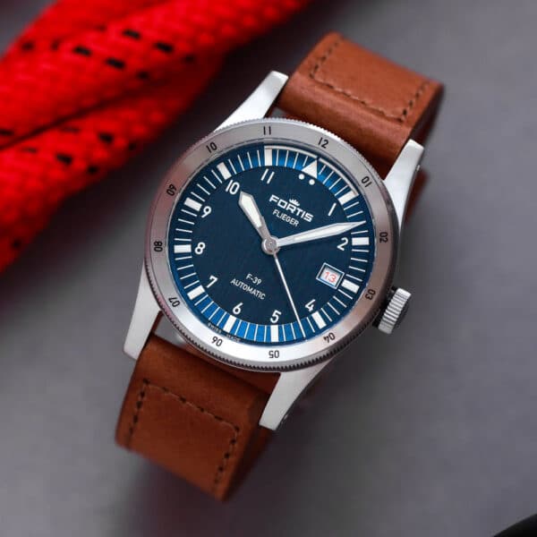 FORTIS Flieger F-39 Liberty Blue auf Teak Brown Aviator Strap F4220026