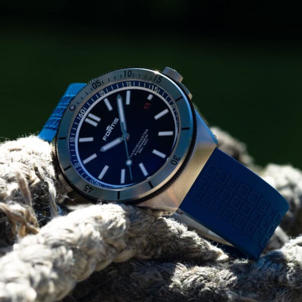 FORTIS Marinemaster M-44 Ocean Blue auf Horizon Strap F8120021