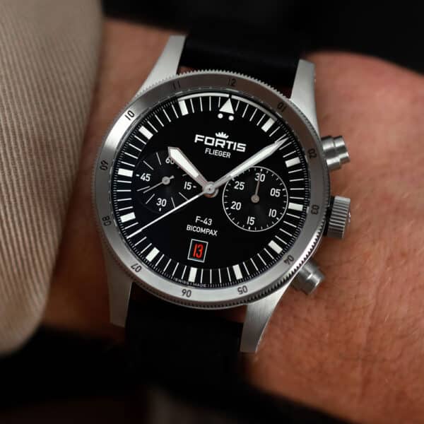 FORTIS Flieger F-43 Bicompax Black auf Aviator Strap F4240007