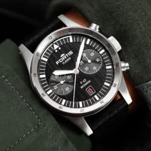 FORTIS Flieger F-43 Bicompax Black auf Aviator Strap F4240007