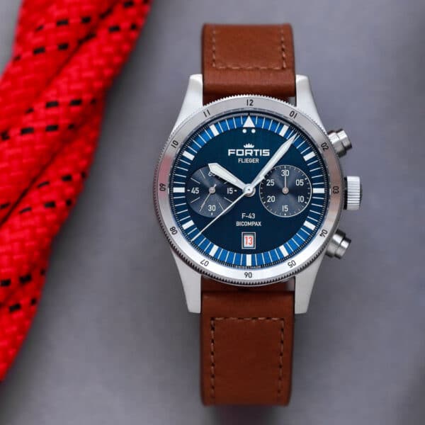 FORTIS Flieger F-43 Bicompax Liberty Blue auf Teak Brown Aviator Strap F4240013