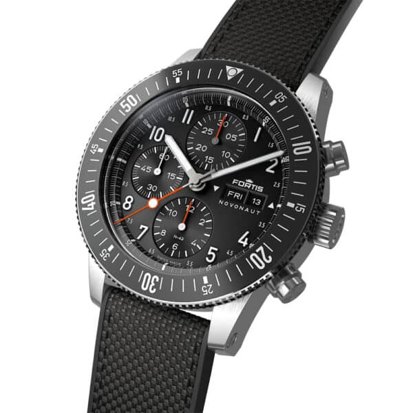 FORTIS Novonaut N-42 Legacy Edition auf Hybrid Strap F2040009