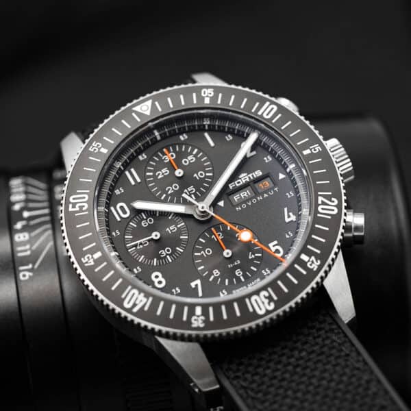 FORTIS Novonaut N-42 Legacy Edition auf Hybrid Strap F2040009