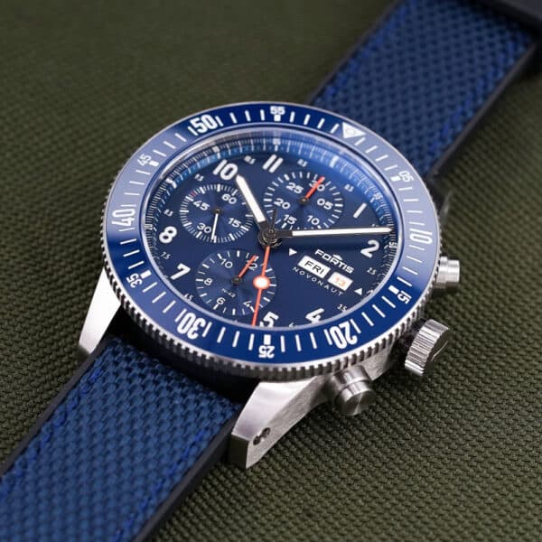 FORTIS Novonaut N-42 Cobalt Blue Edition auf Hybrid Strap F2040013