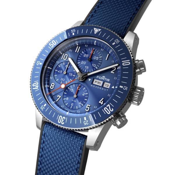 FORTIS Novonaut N-42 Cobalt Blue Edition auf Hybrid Strap F2040013