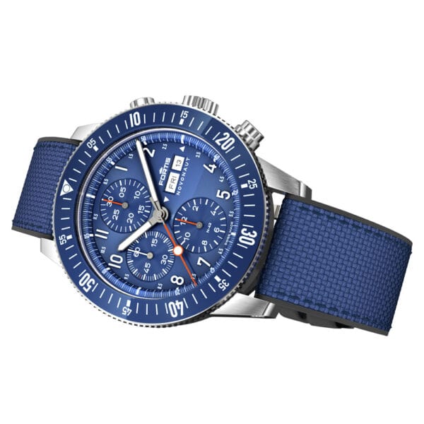 FORTIS Novonaut N-42 Cobalt Blue Edition auf Hybrid Strap F2040013