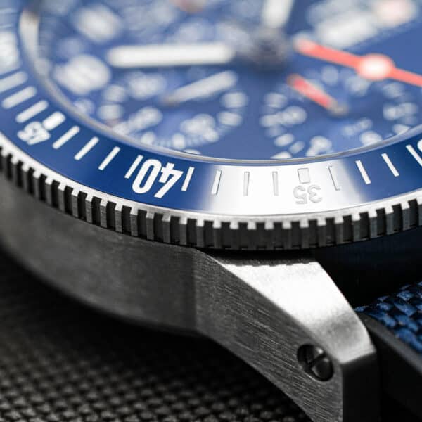 FORTIS Novonaut N-42 Cobalt Blue Edition auf Hybrid Strap F2040013