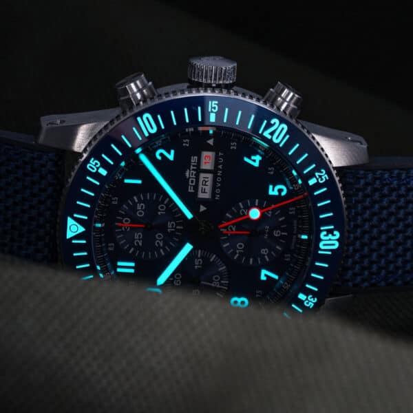 FORTIS Novonaut N-42 Cobalt Blue Edition auf Hybrid Strap F2040013